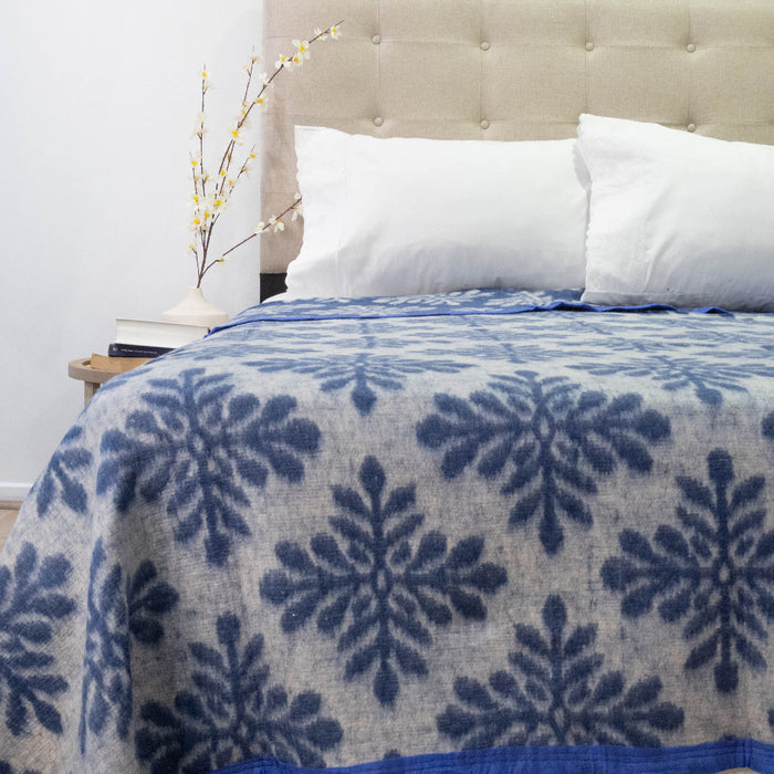 Frazadas  Campo Lindo Jacquard Golden Flores Diseños surtidos