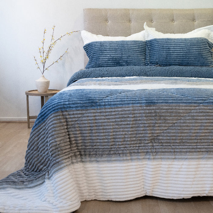 Cubrecama Cotelón Estampado Deluxe con Sherpa  - COMPRA MÍNIMA 6 UNIDADES 1.5 Y 5 UNIDADES 2.0 PLAZAS, 2.5 PLAZAS Y 3.0 PLAZAS