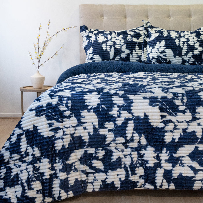 Cubrecama Cotelón Estampado Deluxe con Sherpa  - COMPRA MÍNIMA 6 UNIDADES 1.5 Y 5 UNIDADES 2.0 PLAZAS, 2.5 PLAZAS Y 3.0 PLAZAS