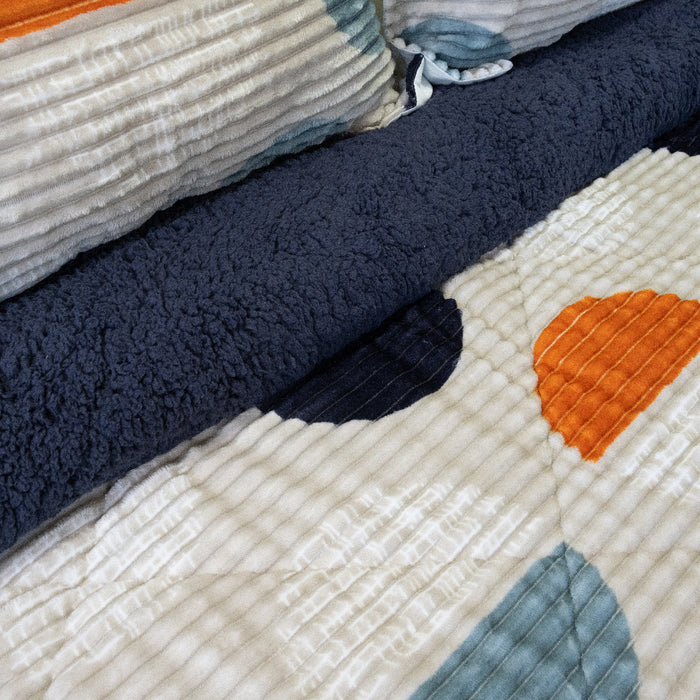 Cubrecama Cotelón Estampado Deluxe con Sherpa  - COMPRA MÍNIMA 6 UNIDADES 1.5 Y 5 UNIDADES 2.0 PLAZAS, 2.5 PLAZAS Y 3.0 PLAZAS