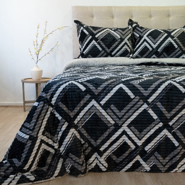 Cubrecama Cotelón Estampado Deluxe con Sherpa  - COMPRA MÍNIMA 6 UNIDADES 1.5 Y 5 UNIDADES 2.0 PLAZAS, 2.5 PLAZAS Y 3.0 PLAZAS
